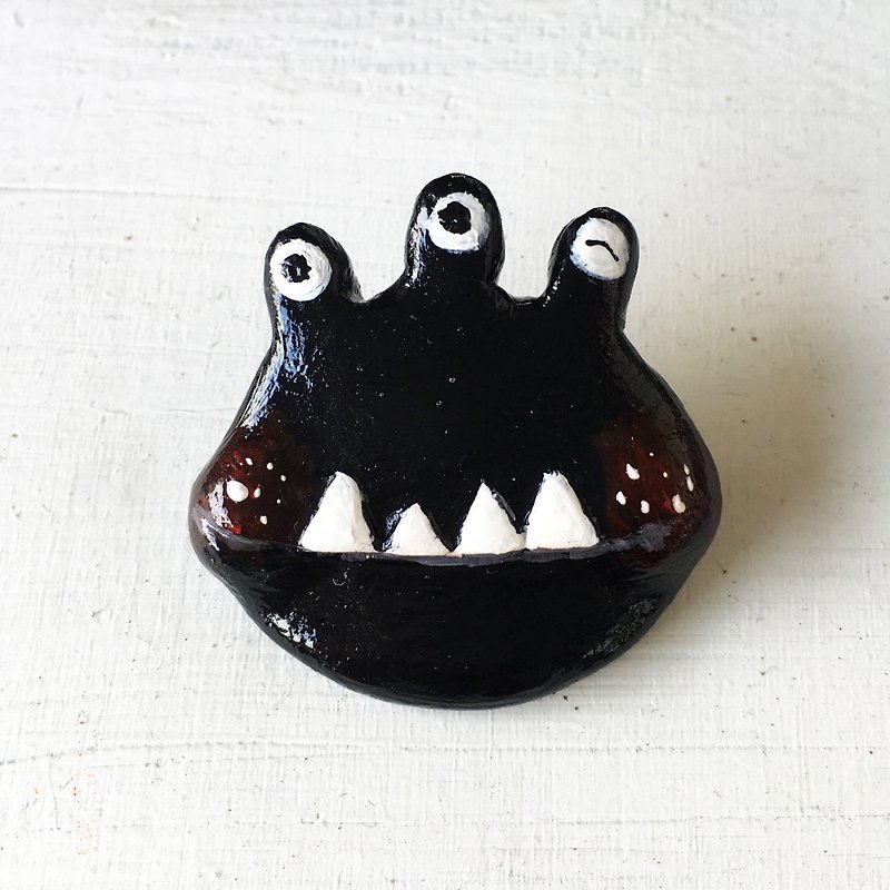 Pottery pins (HUA-0033-28) - Badges & Pins - Paper Black