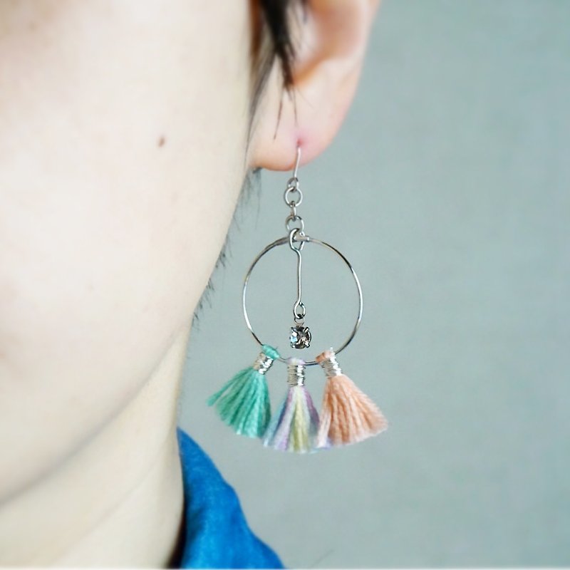 original tassel pierced earring pure - Earrings & Clip-ons - Thread Pink