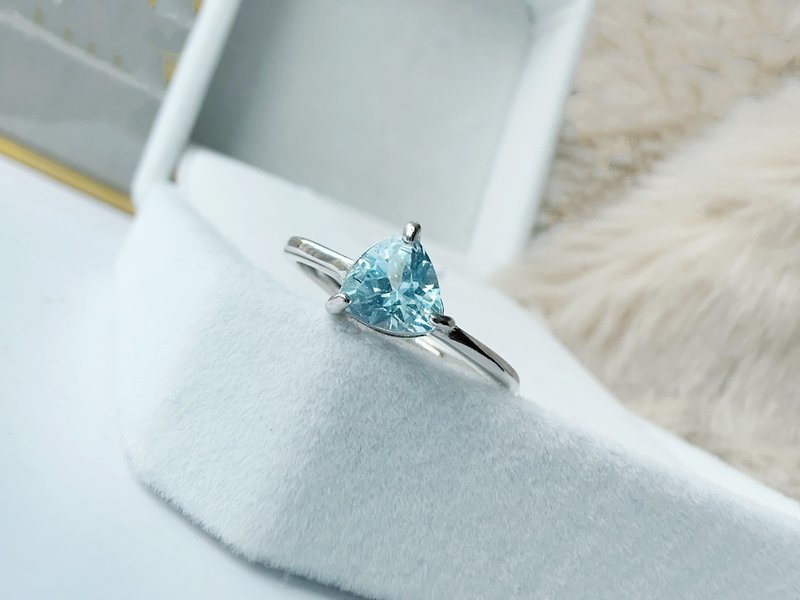 Natural blue Stone silver ring bright fire fashion triangle simple texture Stone - แหวนทั่วไป - เงินแท้ สีน้ำเงิน