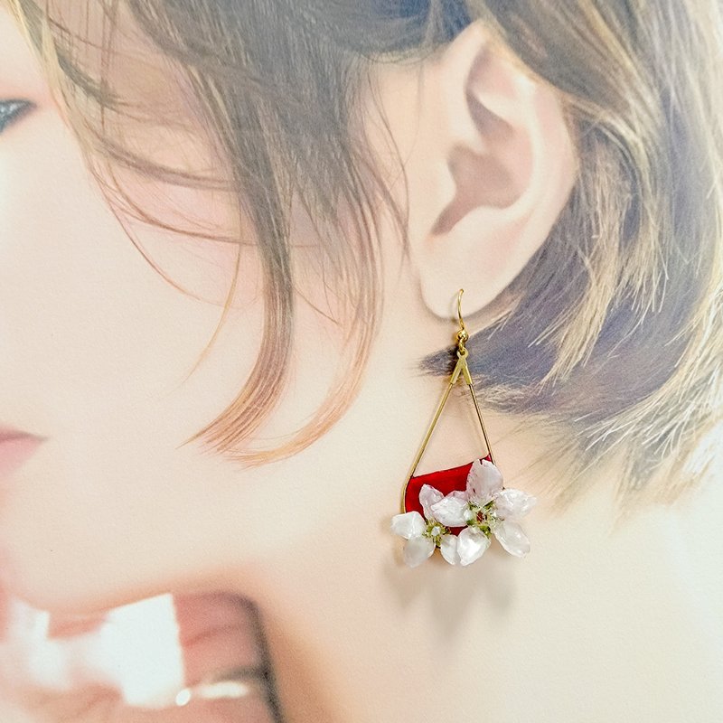 本物の桜を使った雫型ピアス・イヤリング(真花/自製乾燥花) - 耳環/耳夾/耳骨夾 - 植物．花 粉紅色