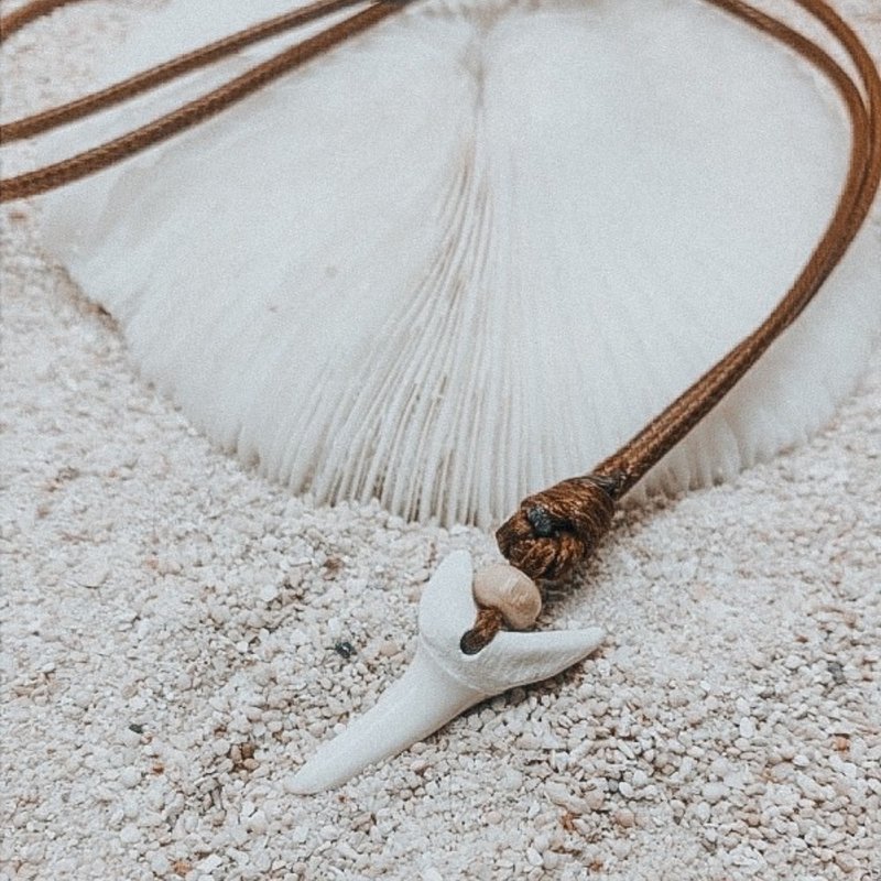 Sea y'all natural shark tooth necklace-Leader (simple version) - สร้อยคอ - วัสดุอื่นๆ 