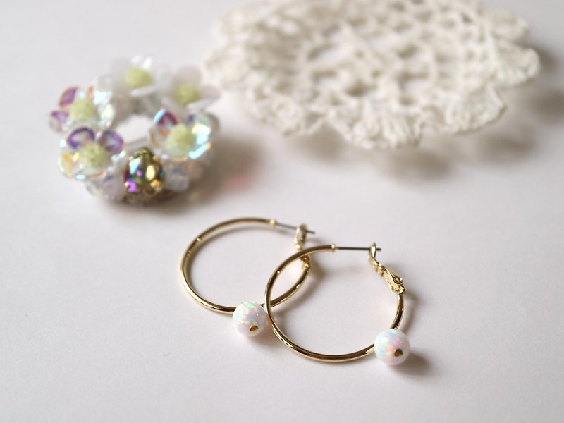 Soap bubble earrings swaying Kyoto opal elegant simple adult neat and refreshing ring hoop ring husk white white rainbow summer artificial opal artificial opal - ต่างหู - วัสดุอื่นๆ ขาว