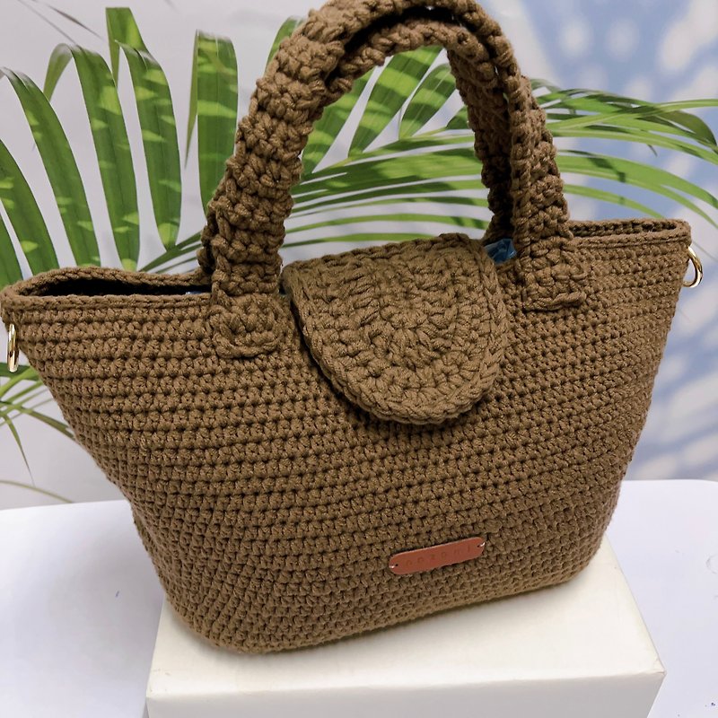 Beautiful handbag with shoulder strap with lining. - 手袋/手提袋 - 聚酯纖維 咖啡色