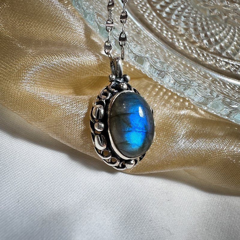 CGCI Chuangen crystal | Quiet Blue Linghai | Re-engraved natural labradorite necklace | 925 sterling silver - Necklaces - Semi-Precious Stones 