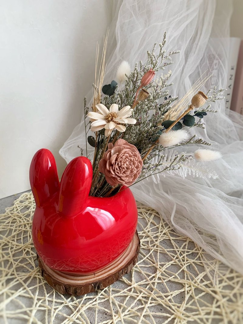 Money Rabbit in Brocade Dried Bouquet Potted Flowers - ของวางตกแต่ง - พืช/ดอกไม้ สีแดง