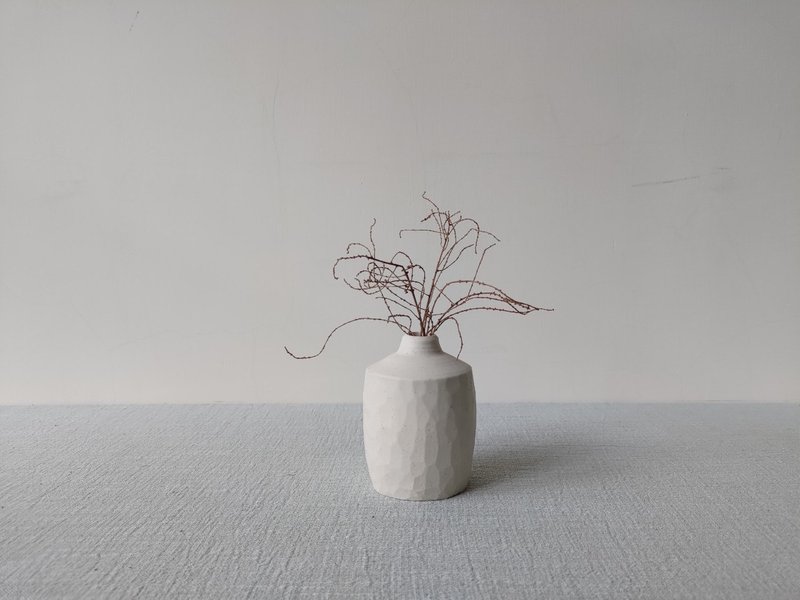 非常人 x Hung Cheng -生活家飾 / 手拉坏瓷瓶 - 花瓶/花器 - 陶 白色