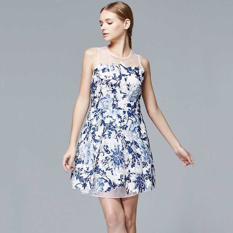 藍白刺繡印花無袖洋裝 - 連身裙 - 聚酯纖維 藍色