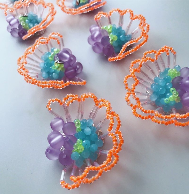 71028—— miwaku—— Miwaku—— Ruffle bead earrings——orange*light pink - Earrings & Clip-ons - Glass Orange