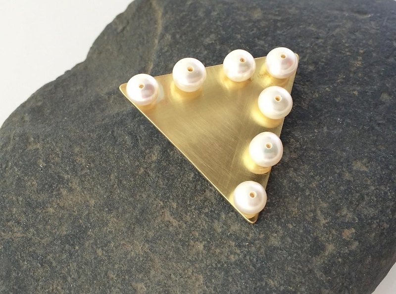 UFO ☆ Triangular type ☆ Brass brooch - Brooches - Other Metals Gold
