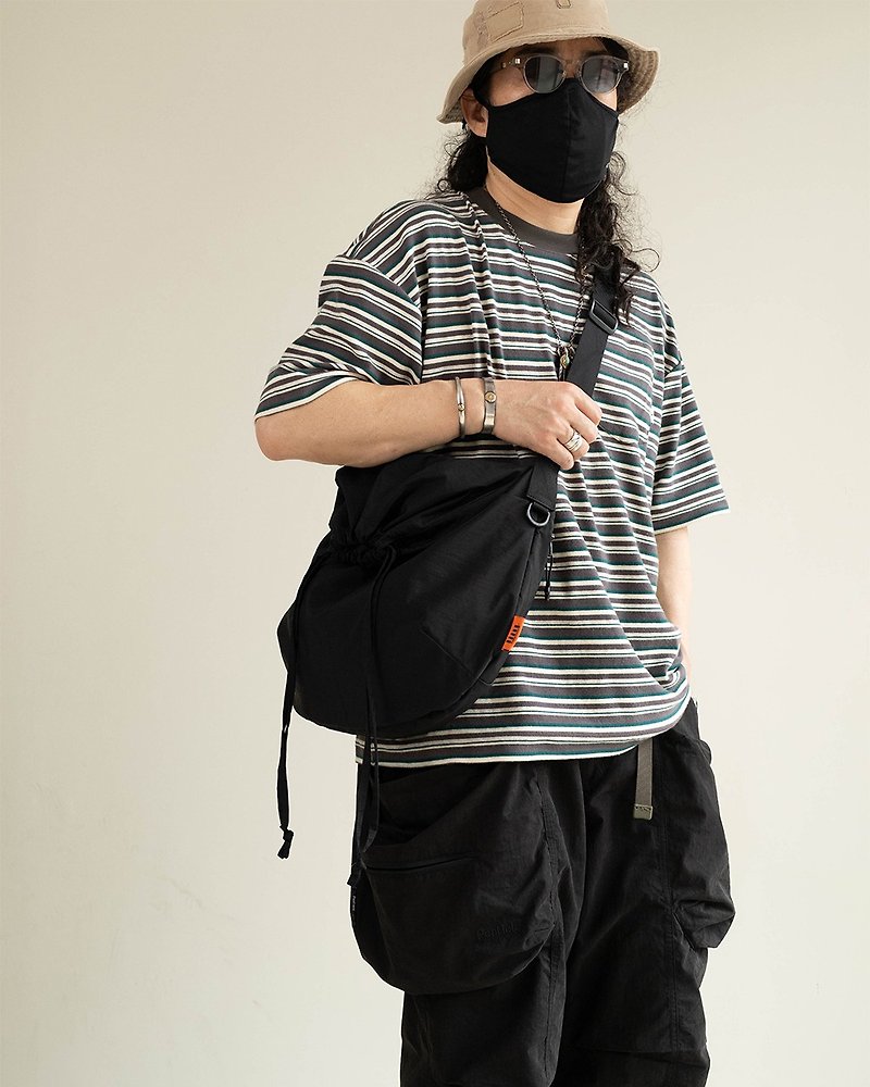 Japanese style loose crossbody bag with multi-pocket neutral style bag - Messenger Bags & Sling Bags - Nylon Black