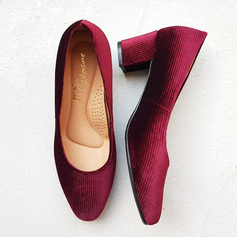 Micro plastic effect! Commuter OK small square toe mid-heel shoes Corduroy MIT-Ryukine Crimson - รองเท้าหนังผู้หญิง - หนังแท้ สีแดง