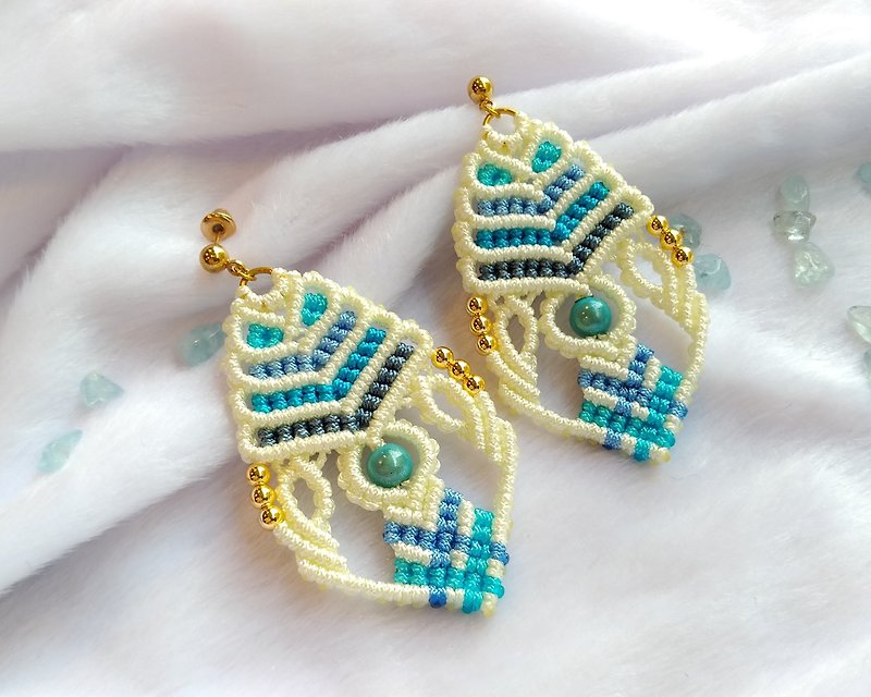 E017-Hand-woven Gradient Color Earrings Blue Sky Wings - Earrings & Clip-ons - Nylon White