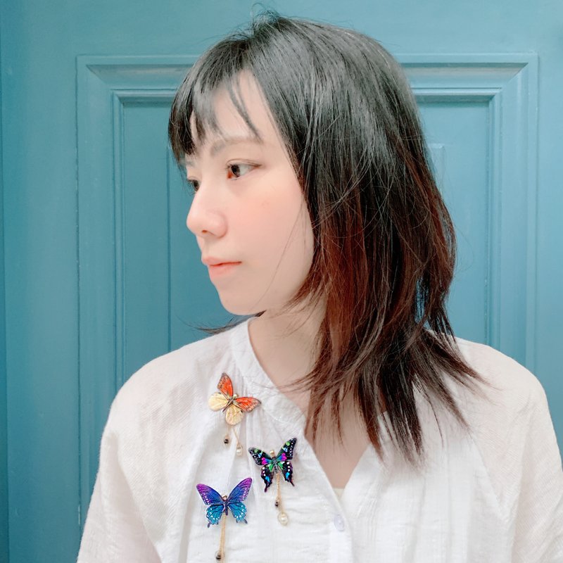 PINKOI限定 刺繡 胸針 項鍊 墜飾 蝴蝶 組合  禮盒 珍珠 情人節 - 胸針 - 繡線 多色