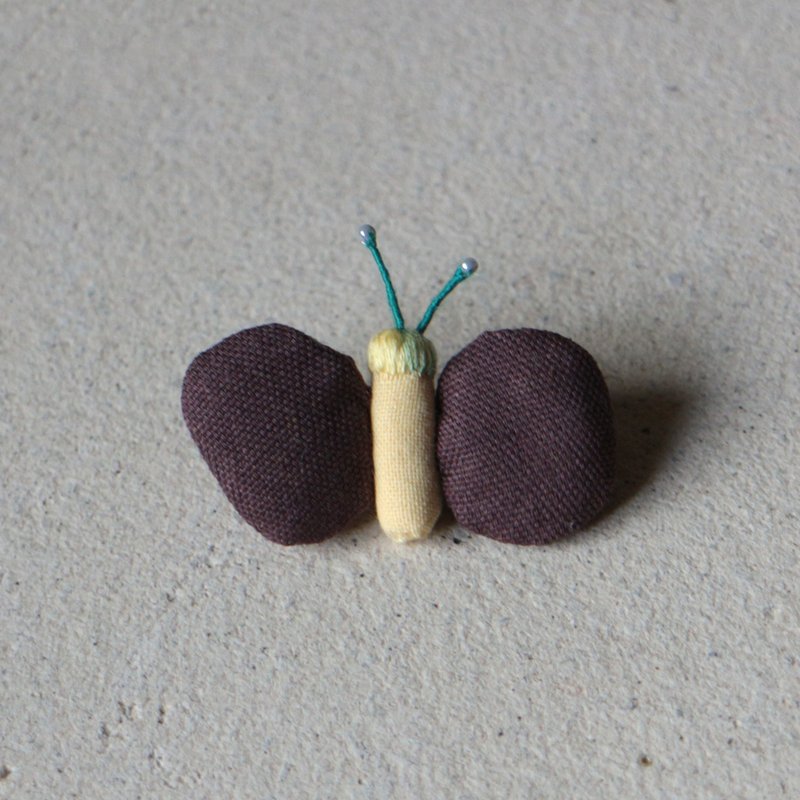 小蝴蝶 刺繡胸針別針 / 49 - 徽章/別針 - 繡線 咖啡色