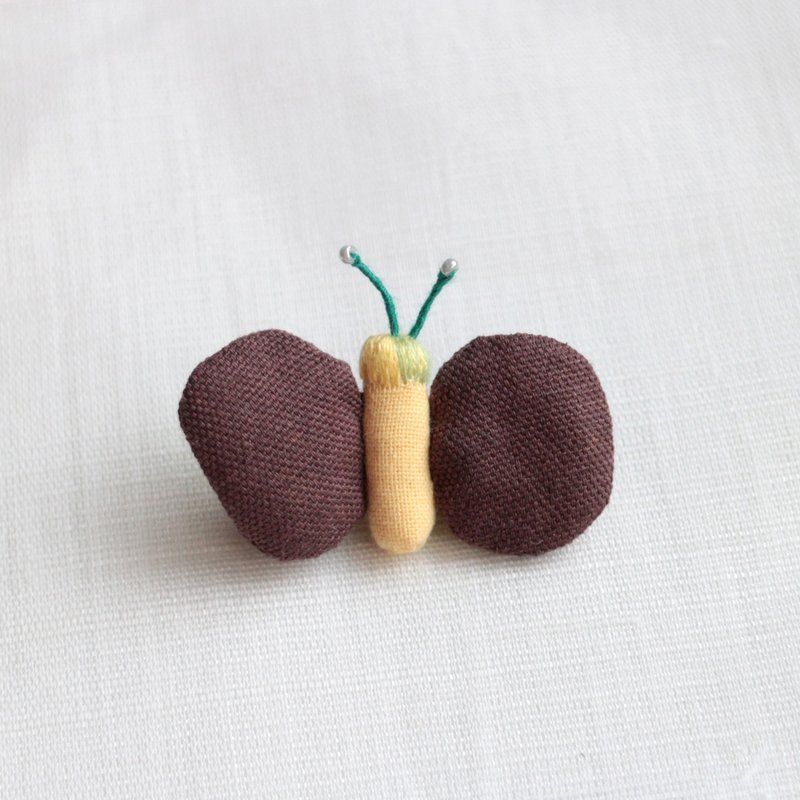 小蝴蝶 刺繡胸針別針 / 49 - 徽章/別針 - 繡線 咖啡色