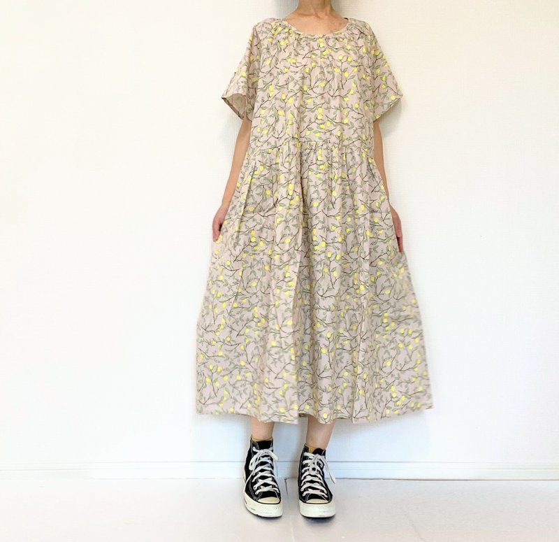 lemon pattern short sleeve dress　cotton　lavender color made in japan - ชุดเดรส - ผ้าฝ้าย/ผ้าลินิน สีม่วง