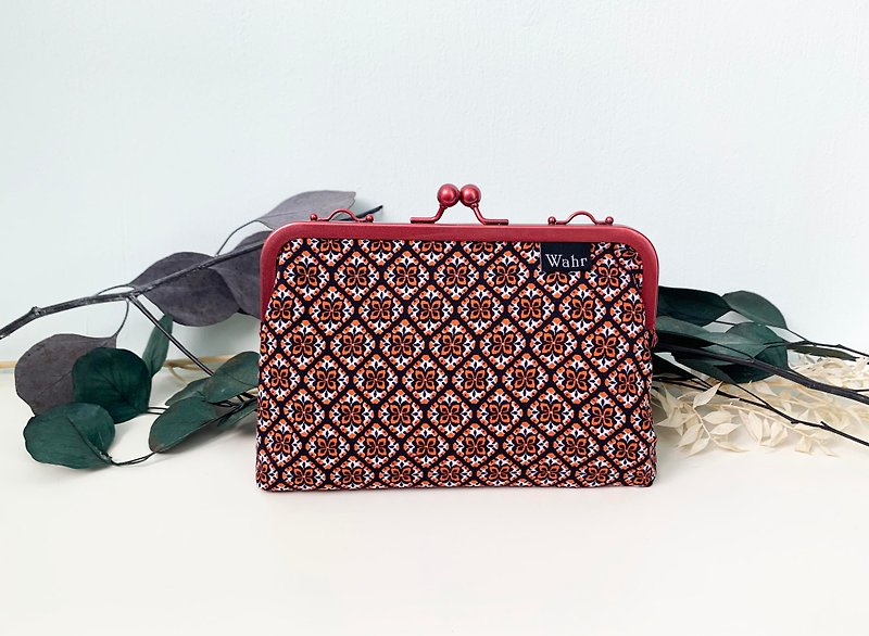 Red clasp frame bag/with chain/ cosmetic bag - กระเป๋าแมสเซนเจอร์ - ผ้าฝ้าย/ผ้าลินิน สีแดง