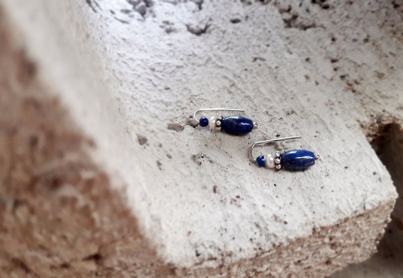 earring. Lapis Lazuli*Pearl Sterling Silver Stud Earrings【two way】fitting earrings - ต่างหู - เครื่องเพชรพลอย 