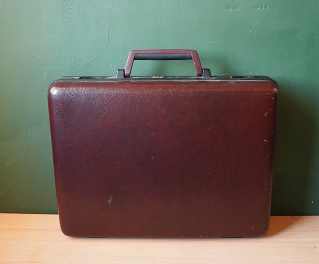 Large leather online suitcase