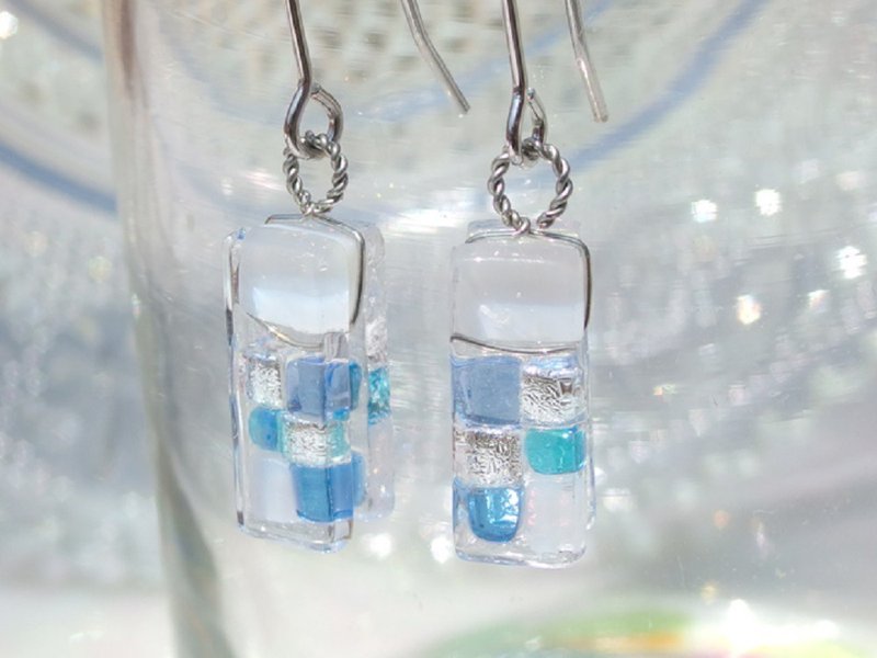 雪ガラス(ゆき【白雪】)ピアス/イヤリング【金具選べます】【受注制作】 - 耳環/耳夾/耳骨夾 - 玻璃 白色