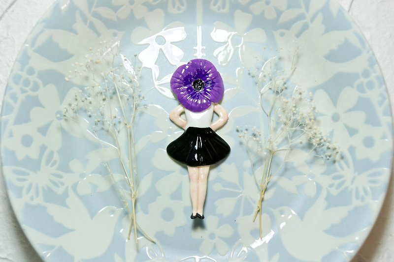 Good Friend's Little Black Dress | Light Clay Purple Flower Girl Brooch - Brooches - Clay 