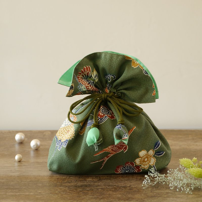 Happy purse string FUGURO premium chrysanthemum silk medium size - กระเป๋าเครื่องสำอาง - ผ้าไหม สีเขียว