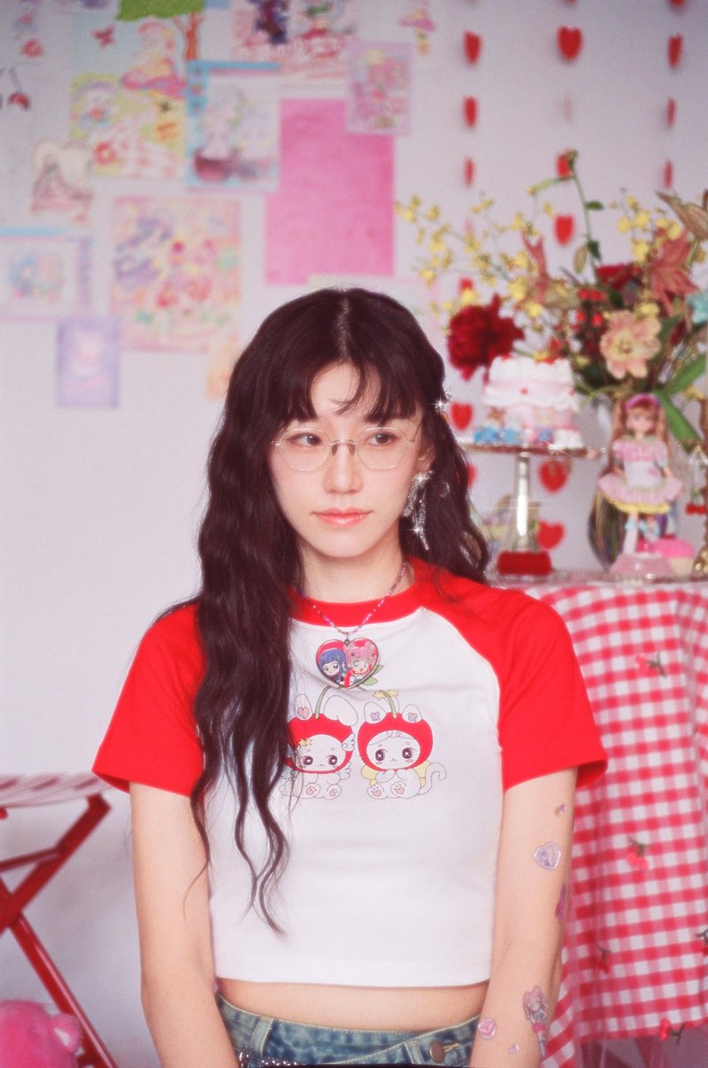 PRISM - Round neck cotton short T-shirt - P rabbit and butterfly cat cherry style - เสื้อยืดผู้หญิง - ผ้าฝ้าย/ผ้าลินิน สีแดง