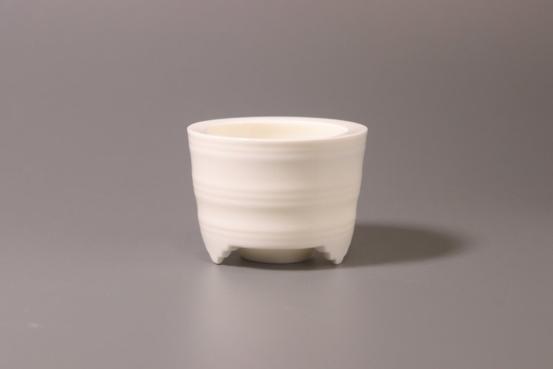 曇夢窯 徳化 シンプルで上品なホワイト三脚香炉 - 急須・ティーカップ - 磁器 ホワイト