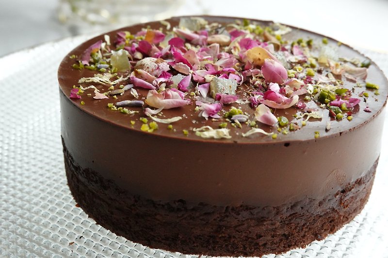 【VEGAN】Flower Dance Girl Chocolate Light Cake - Vegan 6 inches - - Cake & Desserts - Fresh Ingredients Brown
