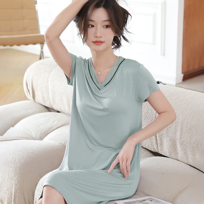 Pink Lady cup-style super soft modal cotton V-neck short-sleeved nightdress homewear - เสื้อกั๊กผู้หญิง - ไฟเบอร์อื่นๆ สีเขียว