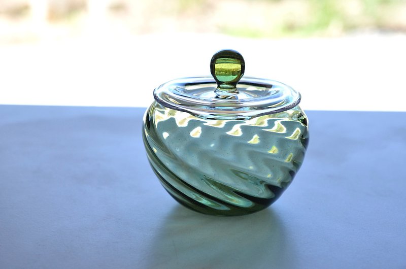 Young leaf colored pot (container with lid) - Bowls - Glass Green
