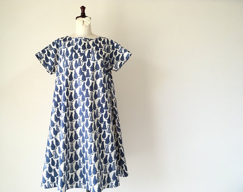 Cat pattern flare dress * Ash blue * short sleeve - ชุดเดรส - ผ้าฝ้าย/ผ้าลินิน สีน้ำเงิน