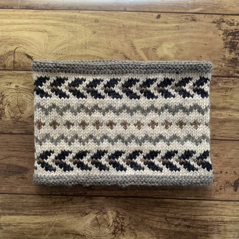 Lopi Sweater Pattern Neck Warmer - ผ้าพันคอถัก - ขนแกะ สีกากี