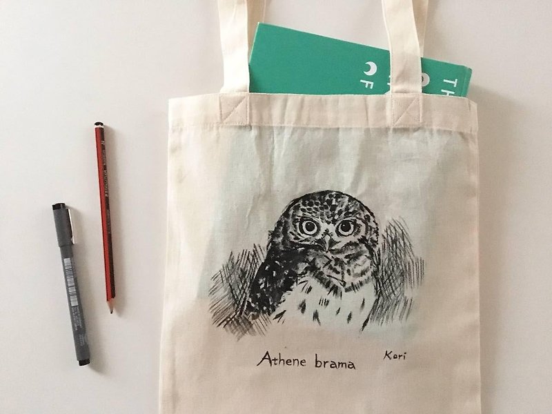 Pure hand-painted bird cotton shopping bag ‧ hole 鸮 - Handbags & Totes - Cotton & Hemp 