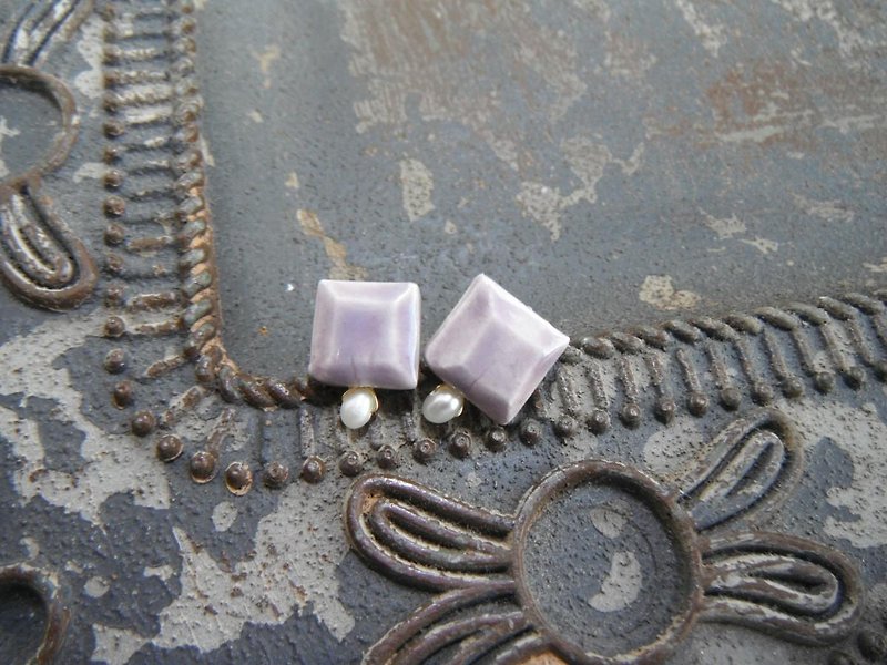 Small square cut and small freshwater pearl pottery pierce / earring / lavender - Earrings & Clip-ons - Pottery Purple