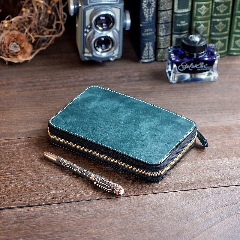 Round zipper pen case with 5 pen holders - กล่องดินสอ/ถุงดินสอ - หนังแท้ สีเขียว