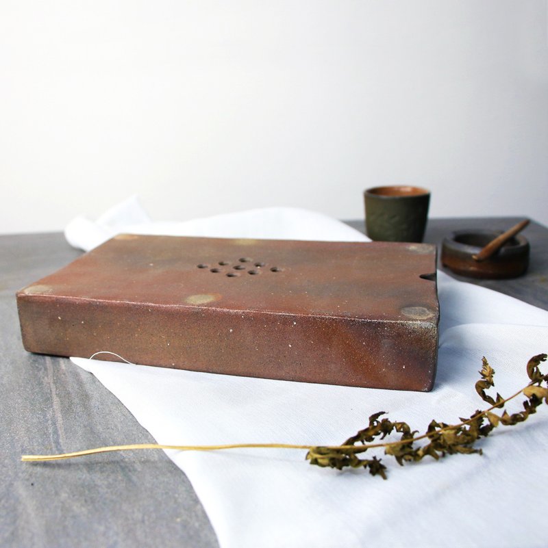方磚壺承 有孔 新彩燒 柴燒陶藝 手作作品 茶盤 | 陳威恩作品 - 茶壺/茶杯/茶具 - 陶 咖啡色