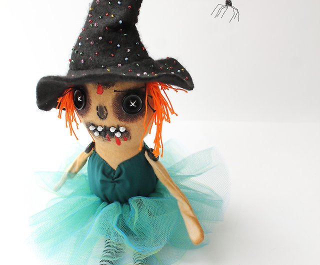 ハロウィン魔女人形。手作り人形。かわいい不気味な人形。魔女の贈り物