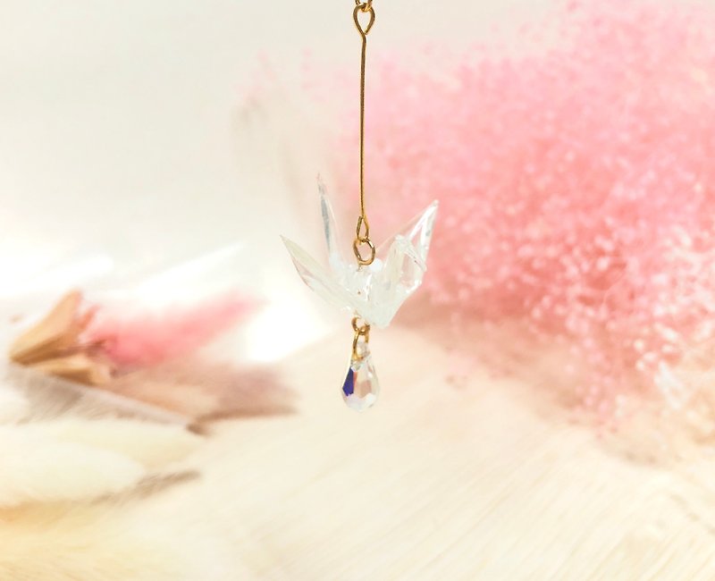 [Transparent Limited] Sakura Transparent Japan Chiwa Origami Crane Earrings - ต่างหู - เส้นใยสังเคราะห์ สีใส