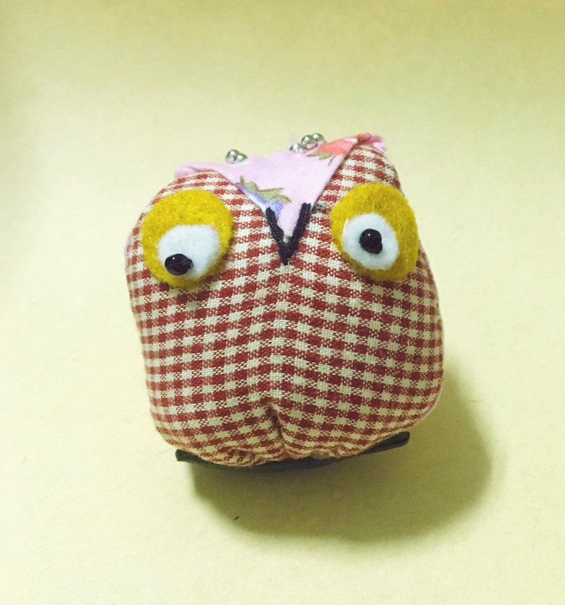 Handmade Smiling Owl Series Keychain Pendant | Lucky Rose Red Plaid Style (Medium) - เย็บปัก/ถักทอ/ใยขนแกะ - งานปัก สีแดง