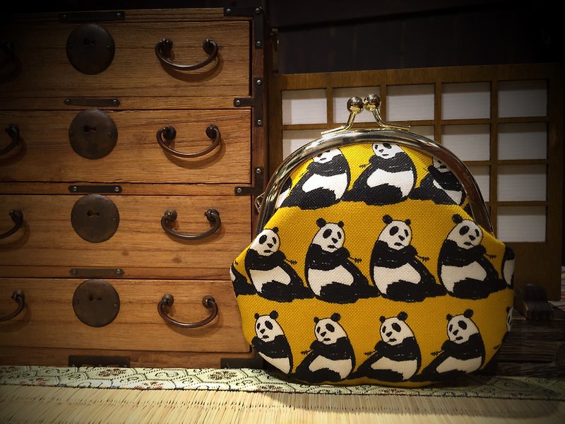 Japanese lazy panda small mouth gold package [yellow] - กระเป๋าใส่เหรียญ - ผ้าฝ้าย/ผ้าลินิน สีเหลือง