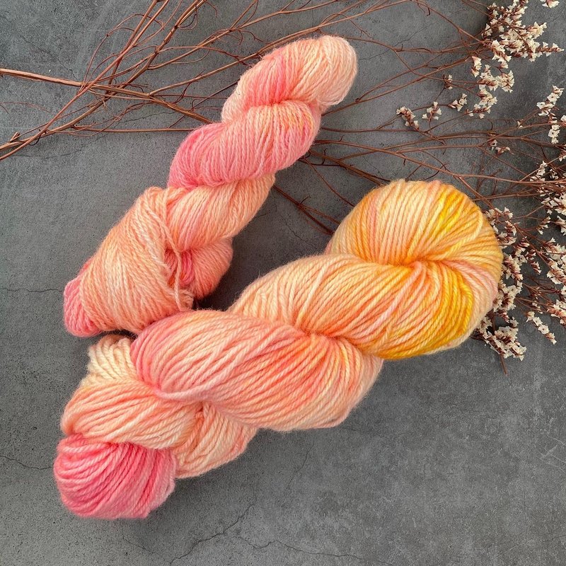 Pure wool hand dyed thread-peach powder - Knitting, Embroidery, Felted Wool & Sewing - Wool Pink