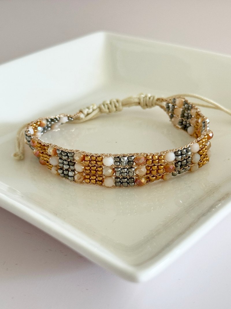 Indian crystals and copper beads bracelet - สร้อยข้อมือ - คริสตัล สีทอง