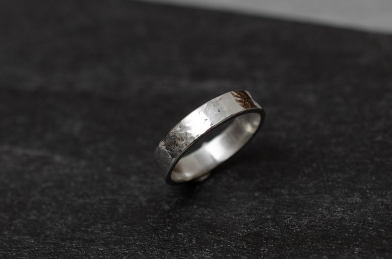 Rippled sterling silver ring - แหวนทั่วไป - เงินแท้ สีเงิน