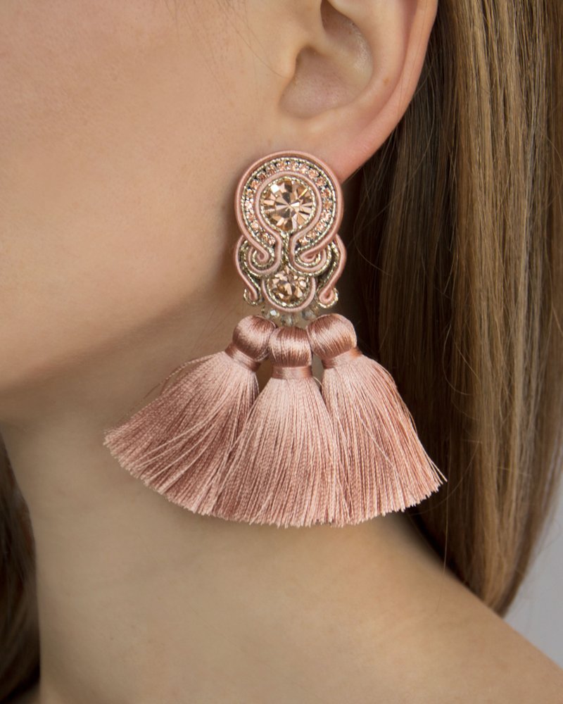 Earrings with tassels in nude color - 耳環/耳夾/耳骨夾 - 其他材質 粉紅色