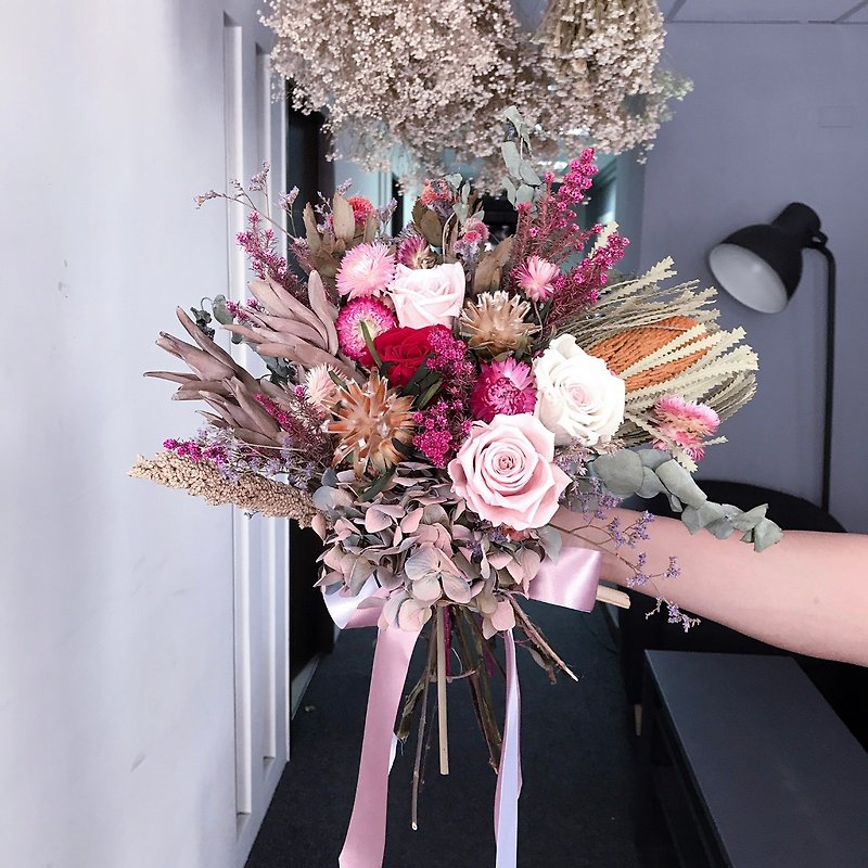 Hand tied large bouquet - bridal bouquet - wedding photography - eternal dry bouquet - ตกแต่งต้นไม้ - พืช/ดอกไม้ สึชมพู