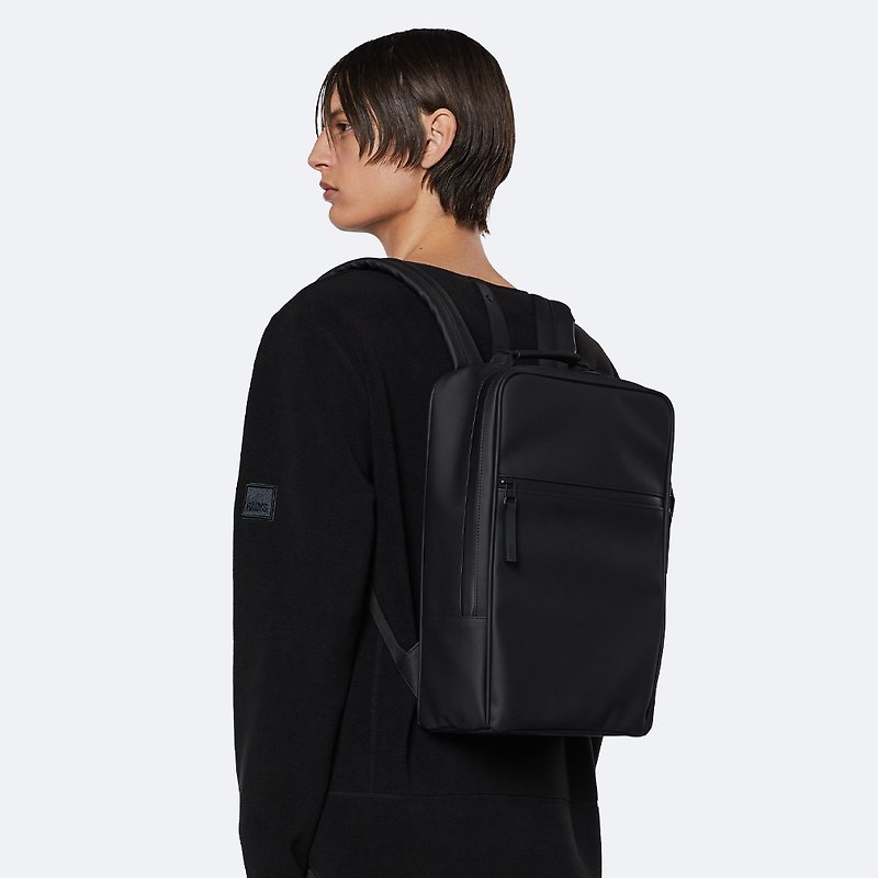 【丹麥 RAINS】Book Backpack &W3 基本款防水通勤後背包 - 後背包/書包 - 聚酯纖維 多色