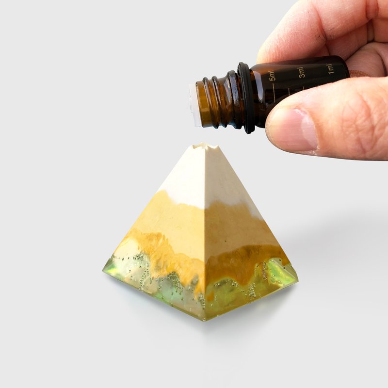 Handmade I Diffuser I Resin I With 5ml essential oil I Yellow I Pyramid - Fragrances - Other Materials Yellow