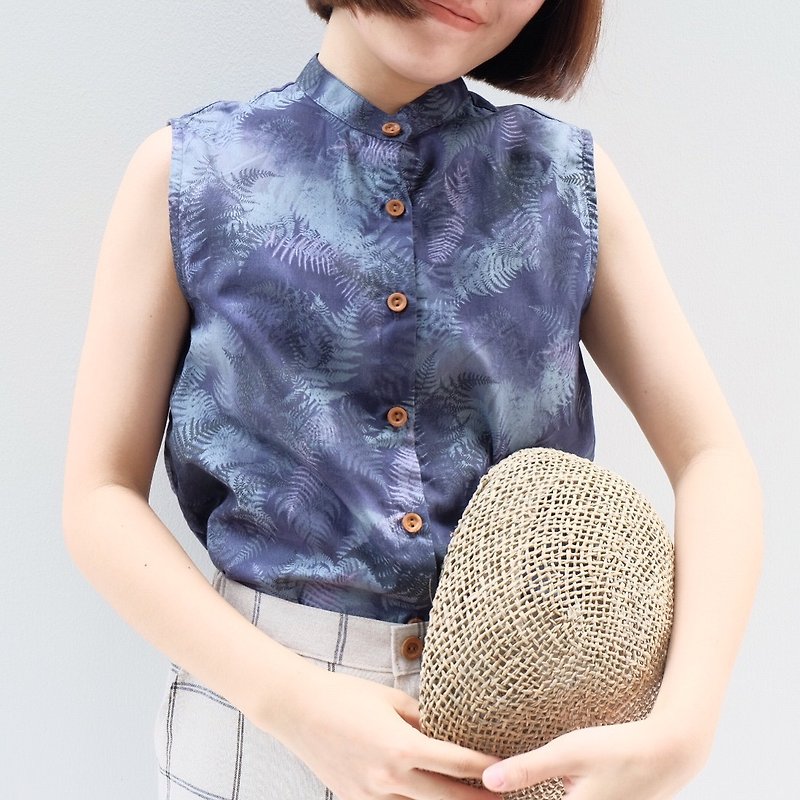 Mandarin Collar Top : Secret Forest Printed Design - เสื้อผู้หญิง - ผ้าฝ้าย/ผ้าลินิน สีน้ำเงิน