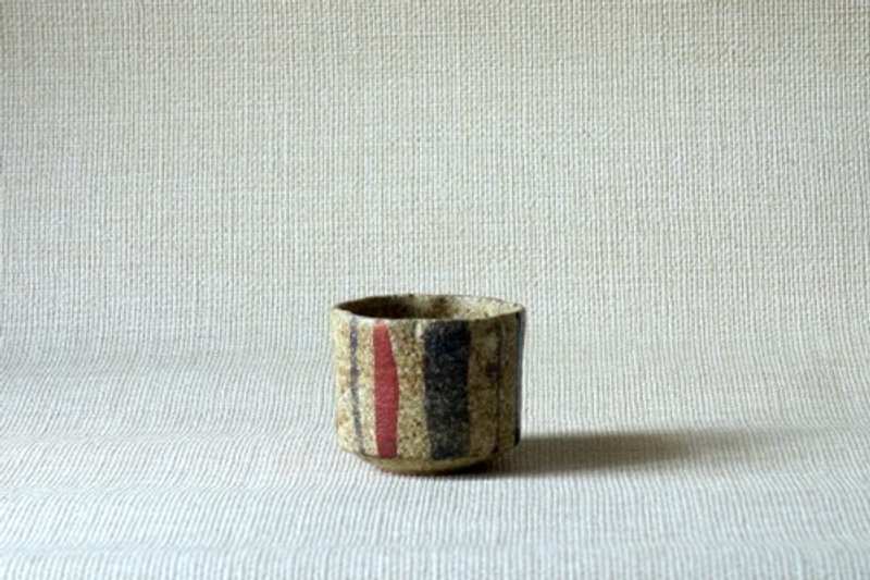 Sake cup with Tokusa pattern a - แก้วไวน์ - ดินเผา สีนำ้ตาล